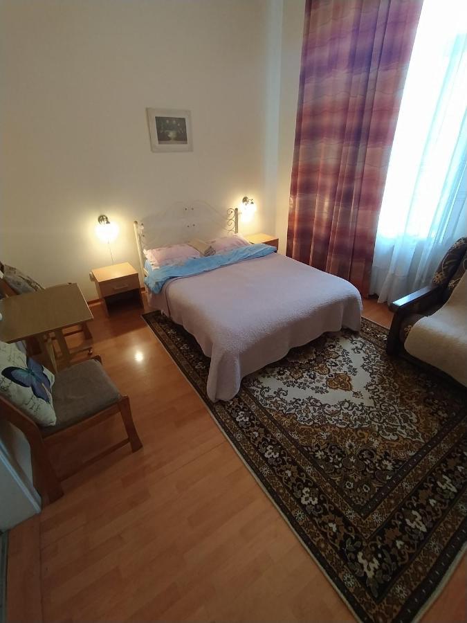 Lviv Rest Zelena Leilighet Eksteriør bilde